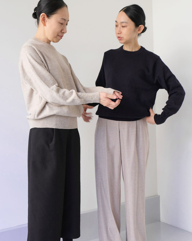 左/ベージュ、右/ネイビー