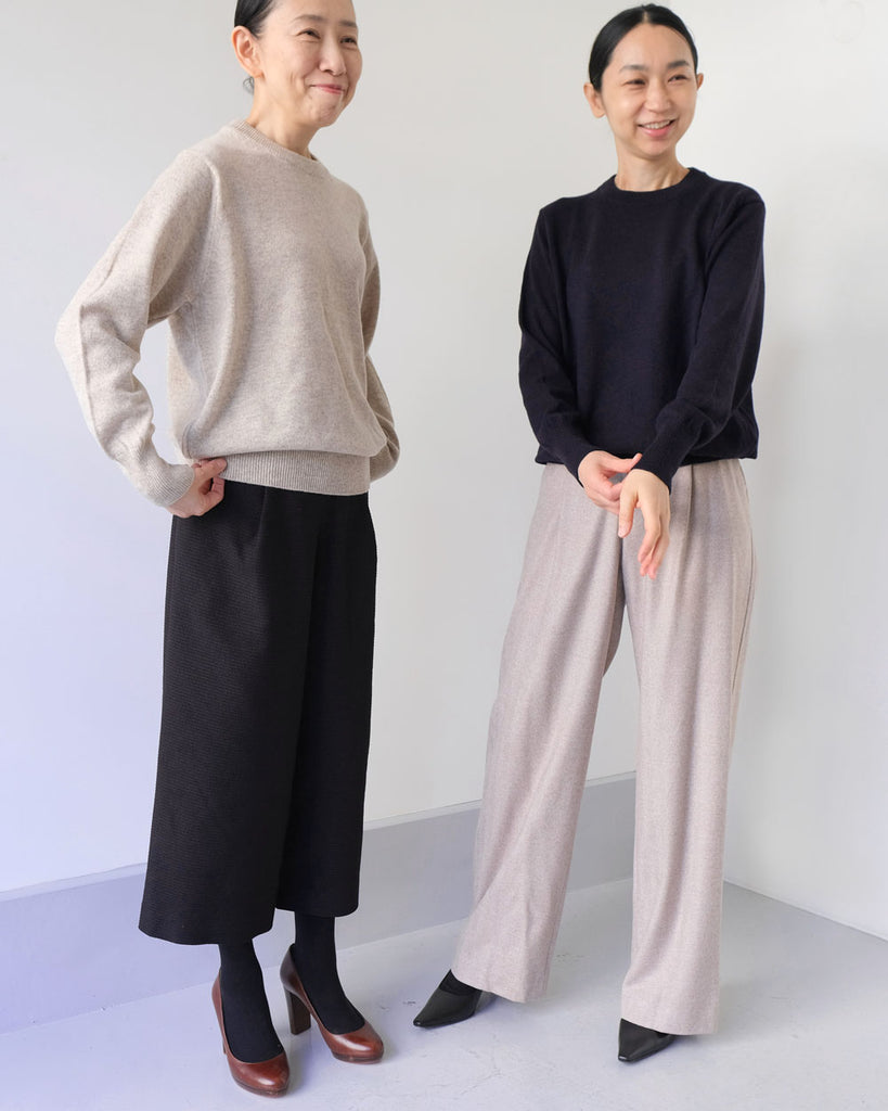 左/ベージュ、右/ネイビー