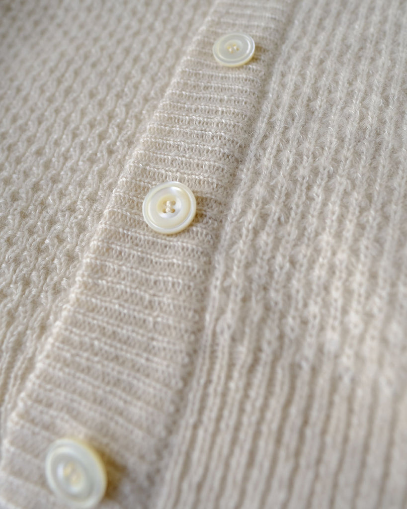 オフホワイト系