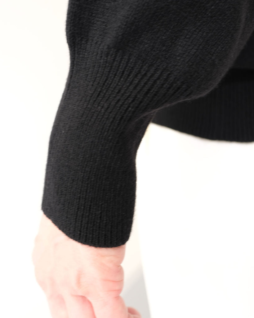 ブラック 袖口リブ