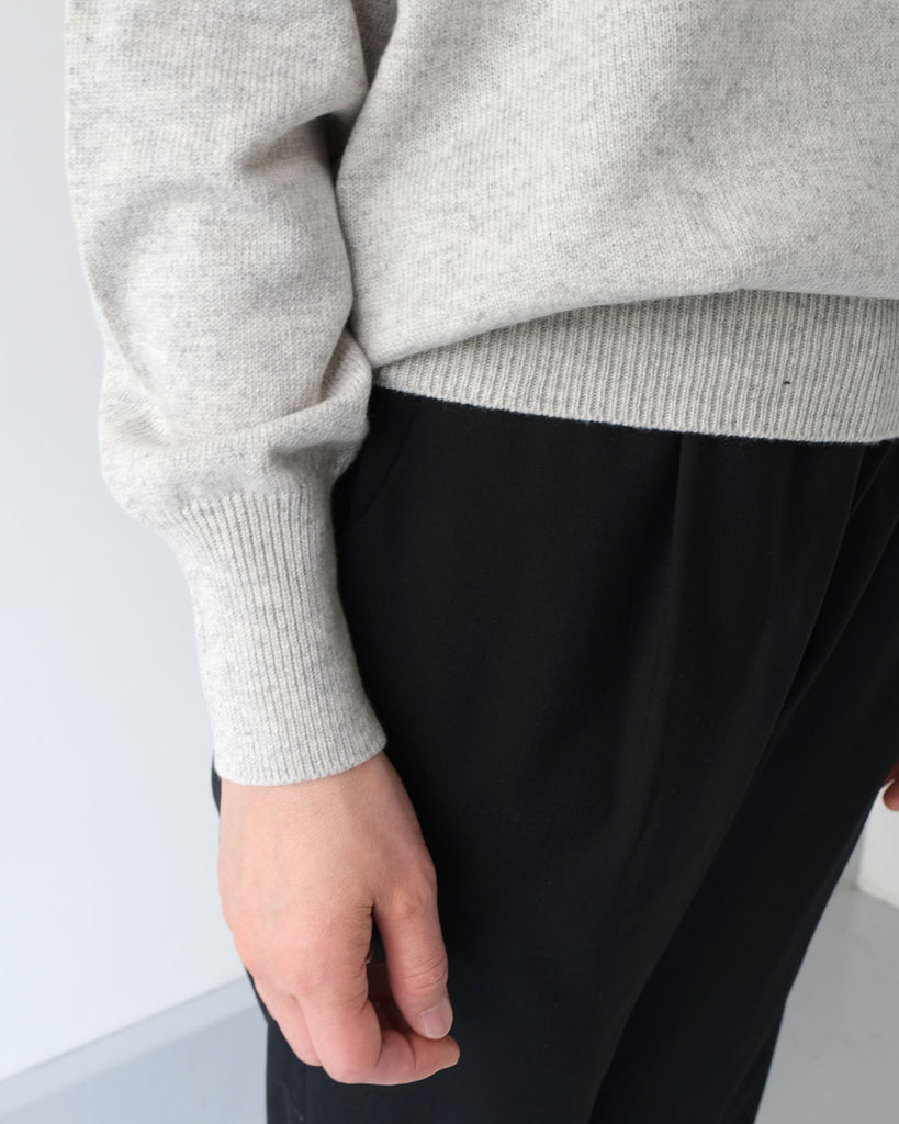 ライトグレイ袖口リブ、裾リブ
