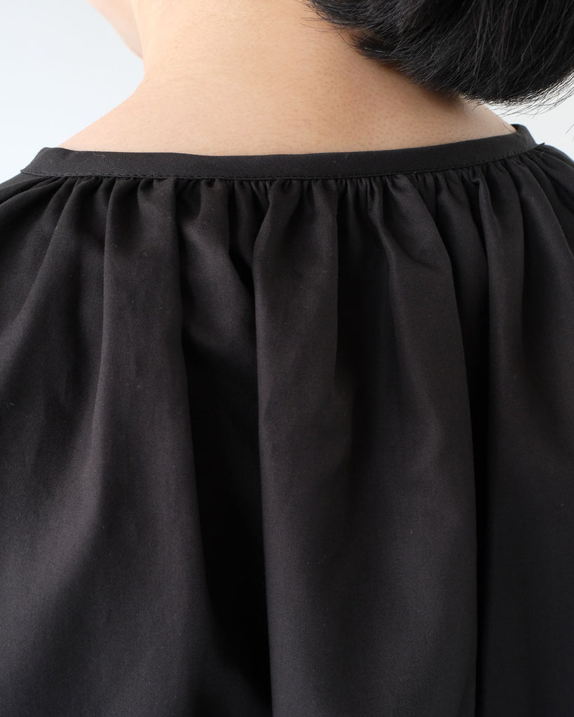 Black(後ろ衿ぐり)