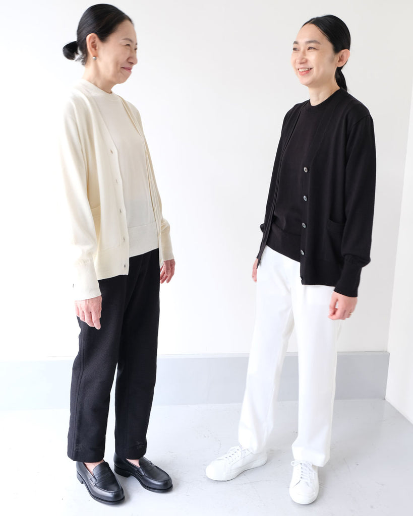 左/オフホワイト、右/ブラック