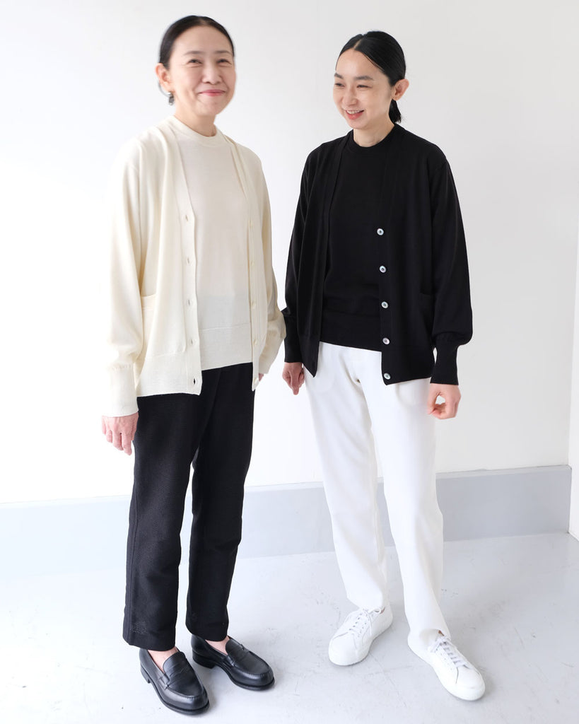 左/オフホワイト、右/ブラック