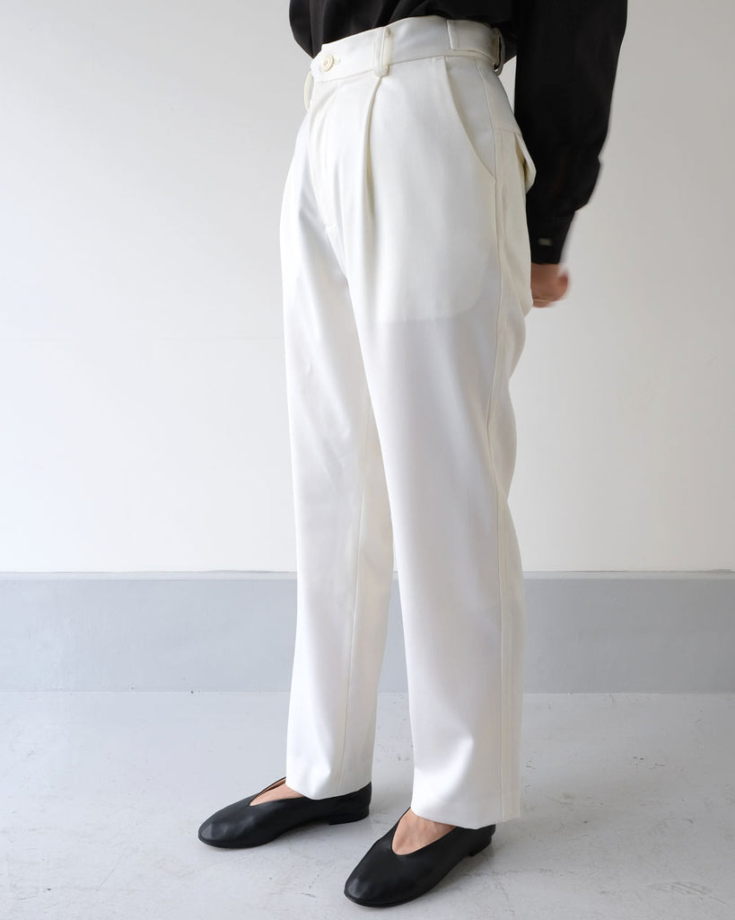 オフ白(タキシードクロス)