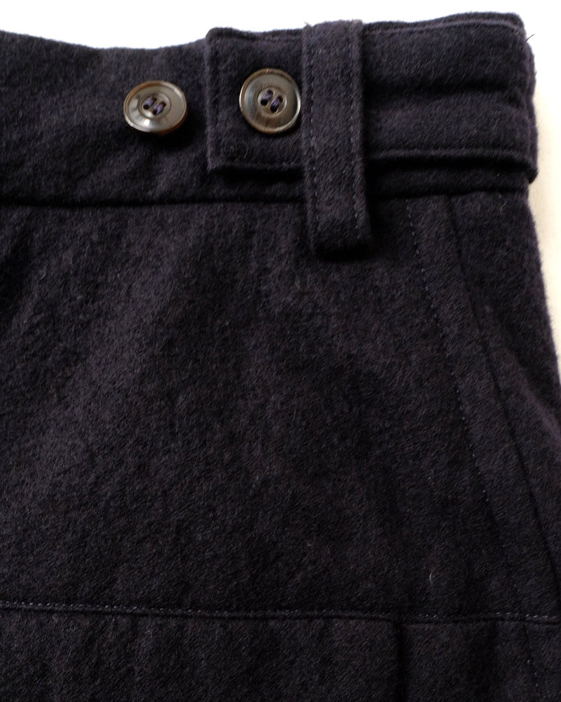 ウエストサイズ調整用タブ