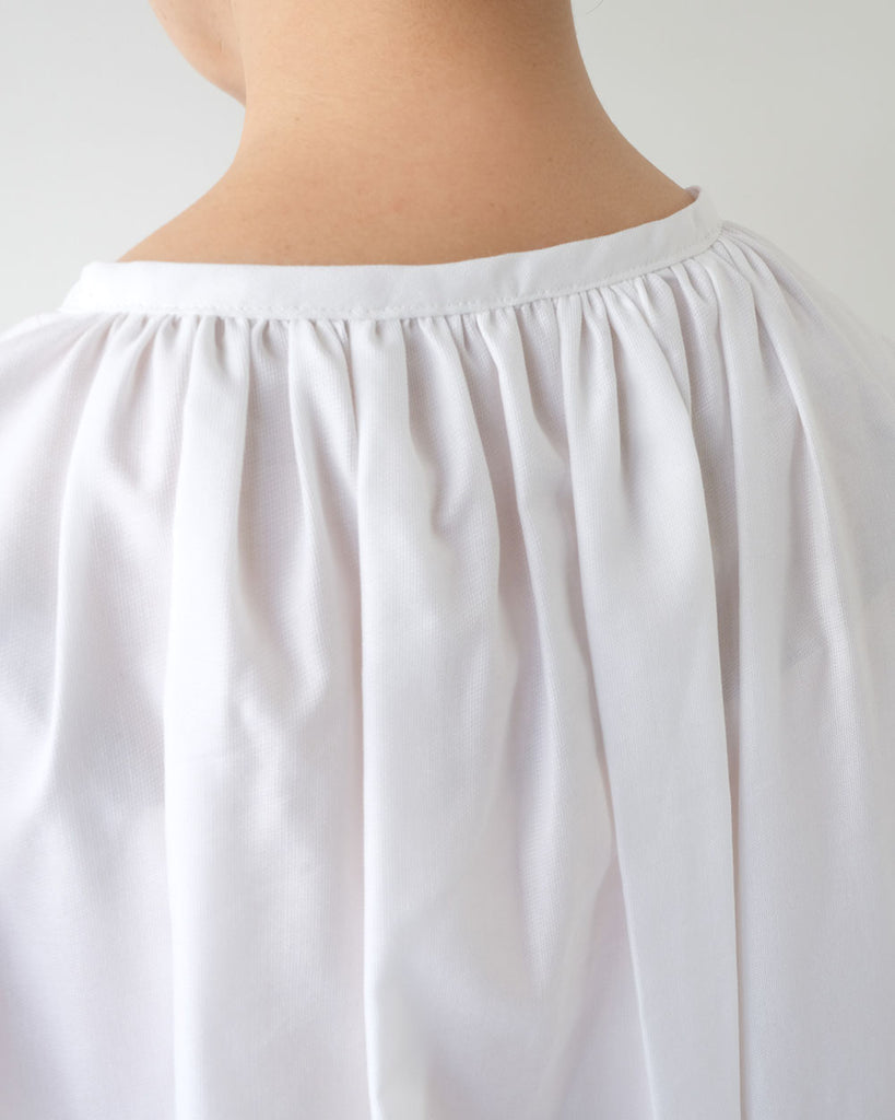 オフホワイト(後ろ衿ぐり)