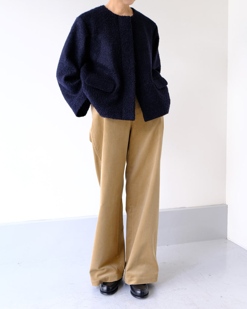 モヘアループグログラン(ネイビー)*ボトムス/Martheコーデュロイパンツ(ベージュ)