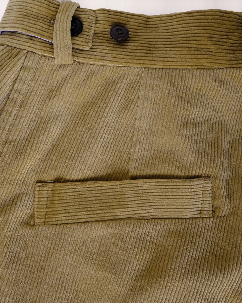 ベージュ/後ろポケット、ウエスト調整タブ