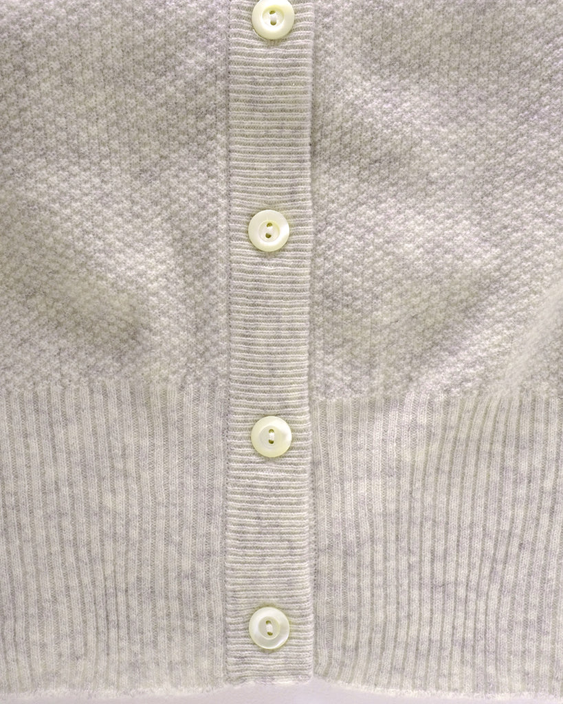 ライトグレイ /裾リブ部分、貝ボタン