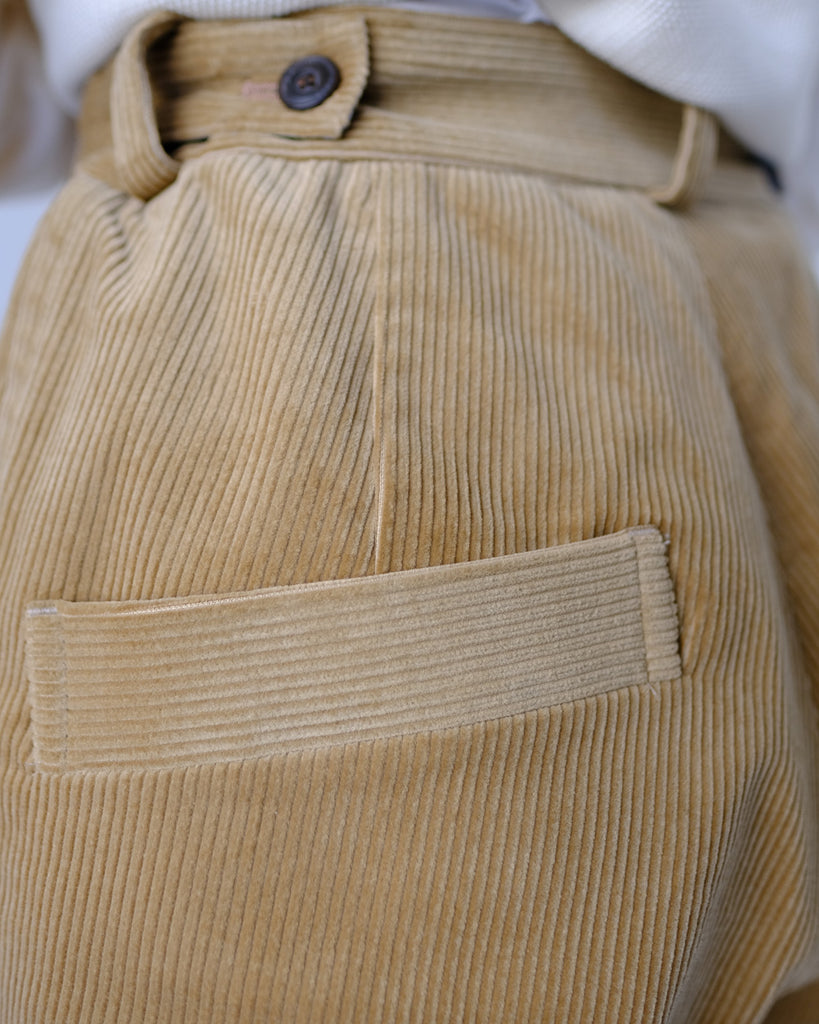 ベージュ *後ろポケット、ウエストサイズ調整タブ