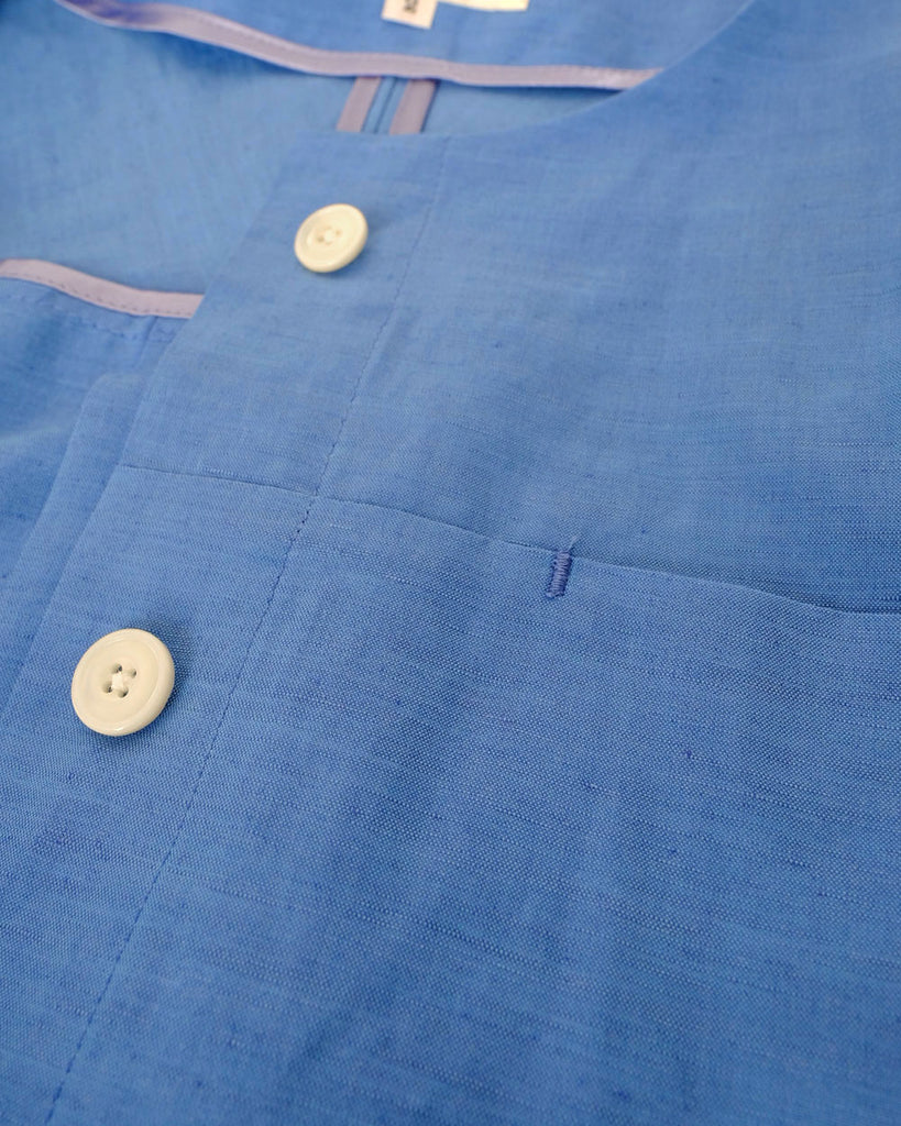 ブルー(コットンリネン)
前ボタン(貝ボタン)/胸ポケット