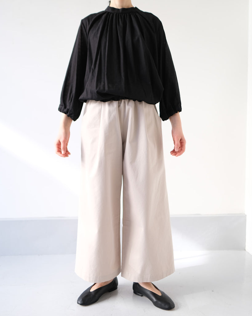 ブラック(ドットジャガード) *ボトムス/ワイドギャザーパンツ(ベージュ)