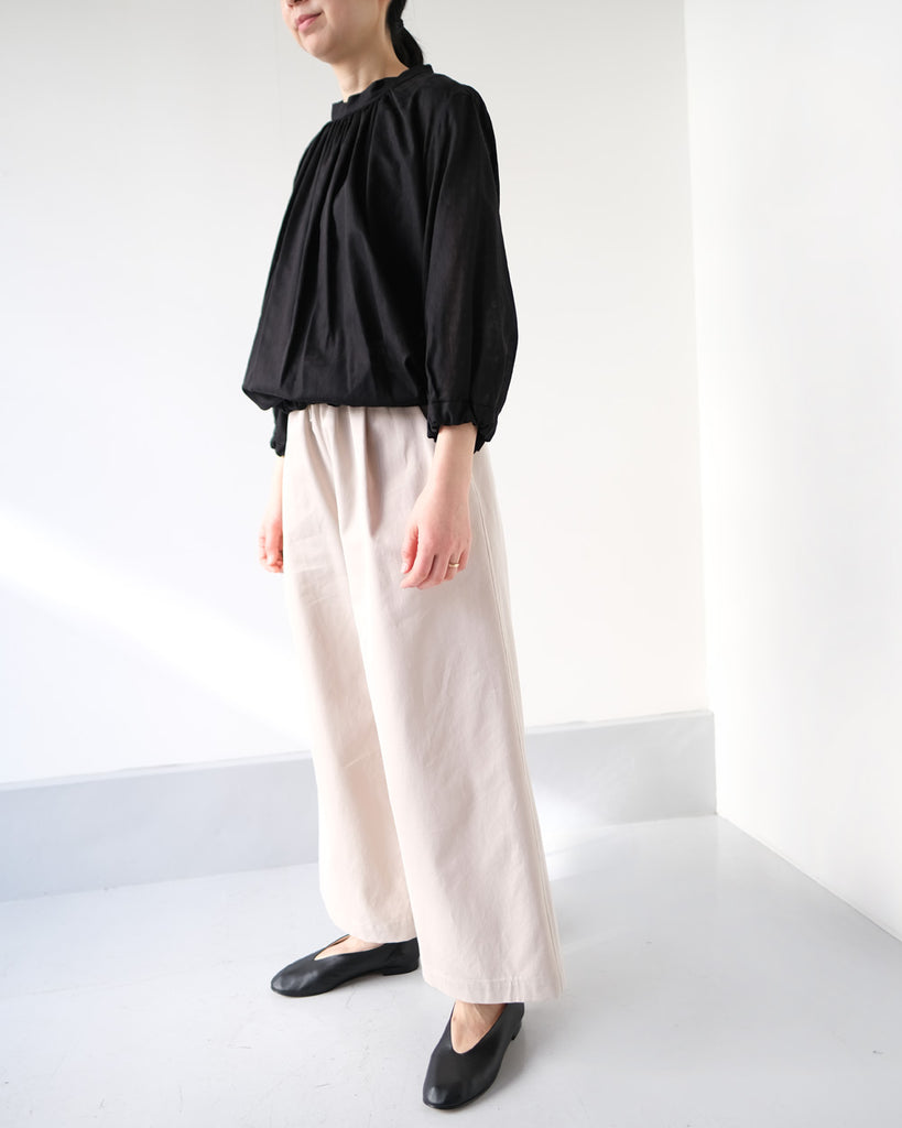 ブラック(ドットジャガード) *ボトムス/ワイドギャザーパンツ(ベージュ)