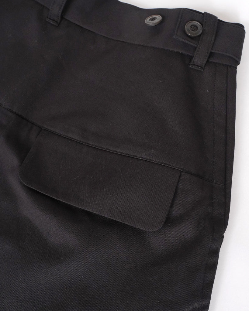 ブラック/後ろポケット、サイズ調整タブ