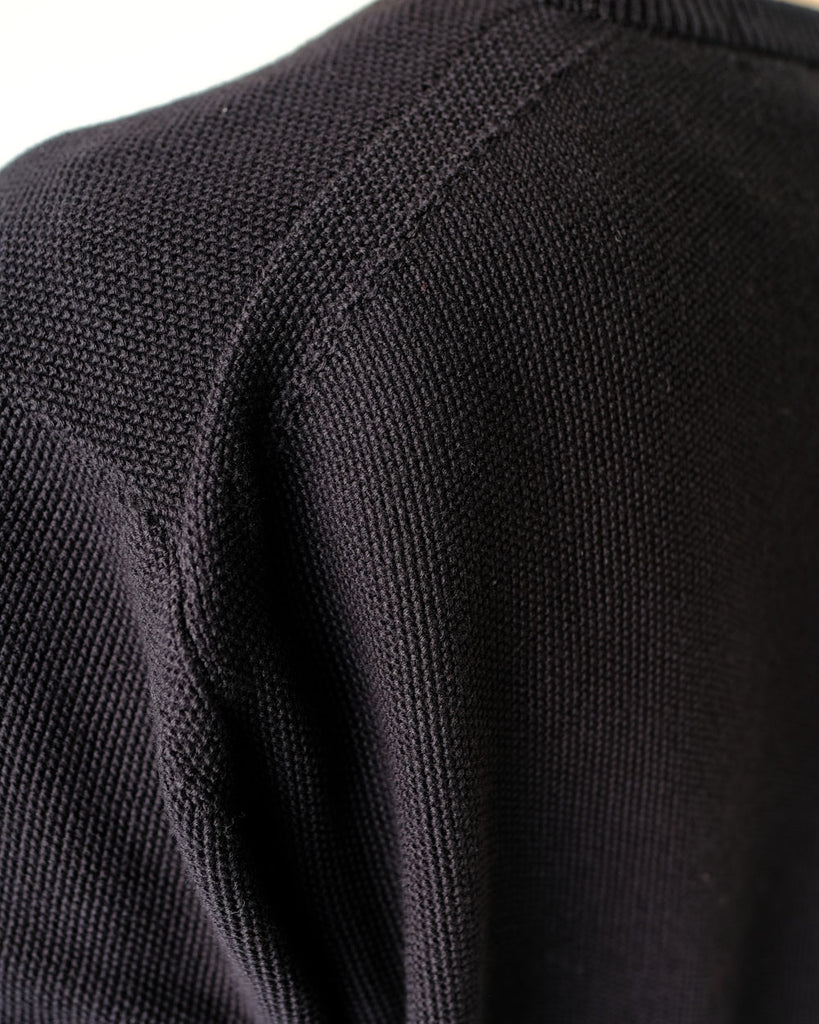 ブラック 後ろ肩