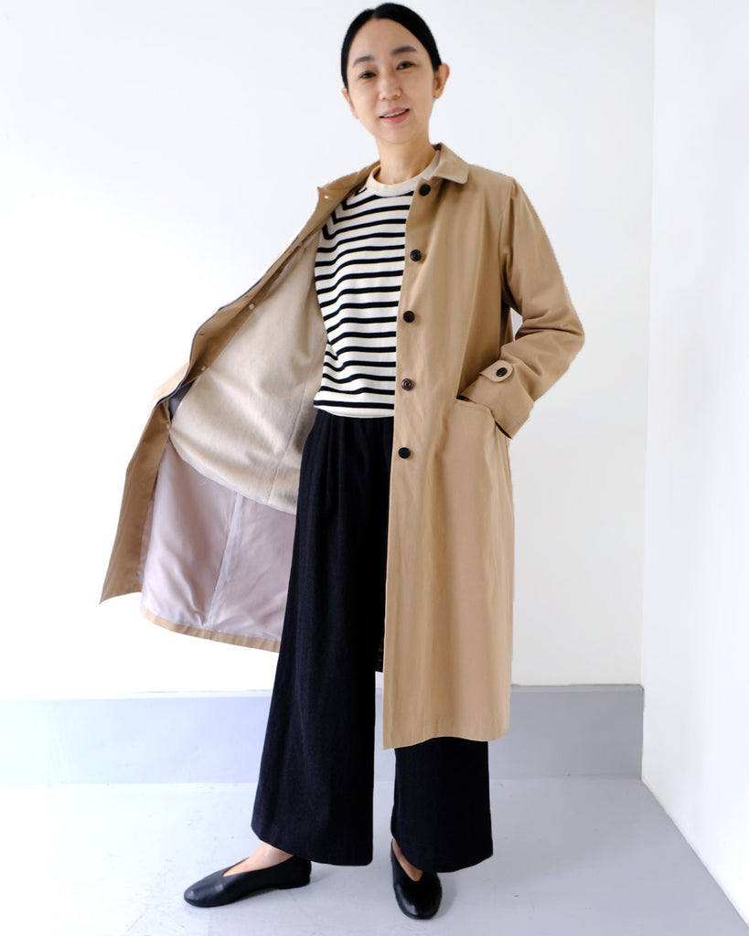 ベージュ *ボトムス/ウールチューブパンツ(黒)、インナー/コットンラグランニット(白×黒ボーダー)