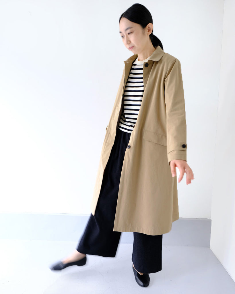 ベージュ *ボトムス/ウールチューブパンツ(黒)、インナー/コットンラグランニット(白×黒ボーダー)
