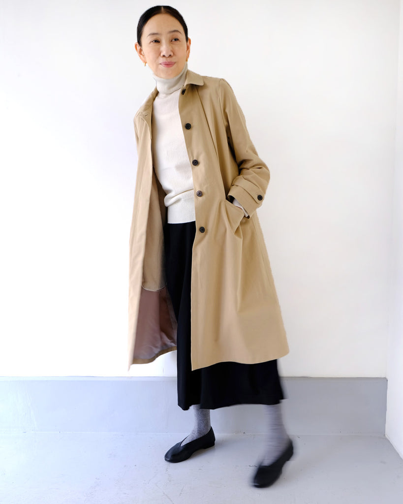 ベージュ *ボトムス/Julieキュロット(黒)、インナー/WGカシミアタートル(トップグレイ)