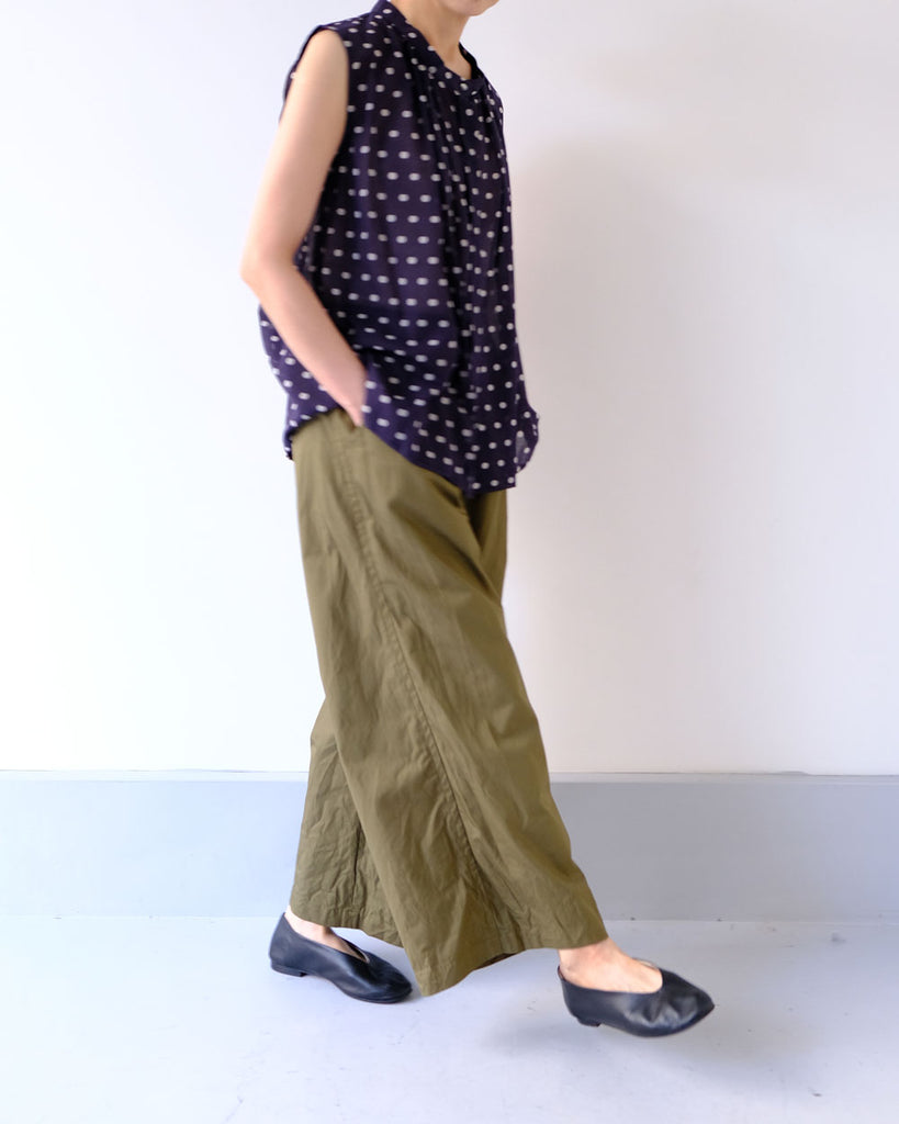 Khaki(コットン) *トップス/ノースリーブギャザーブラウス(ネイビードット)