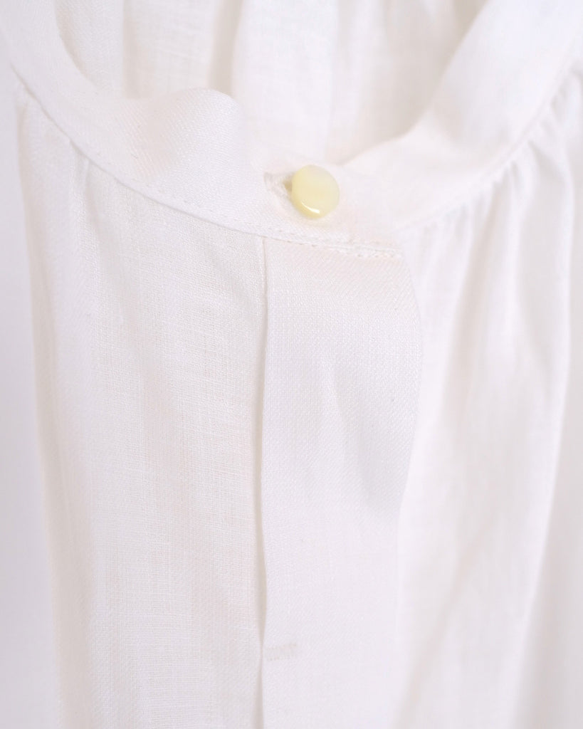 ホワイト(リネン) *前衿の貝ボタン
