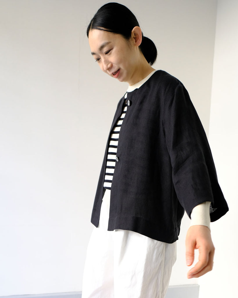 Black(リネンツイル) *ニット/ラグランニット(オフ×黒)ボトムス/Newチューブイージーパンツ(白)