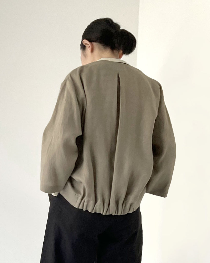 Khaki(リネンツイル) *ボトムス/ゲイリートラウザース(黒)