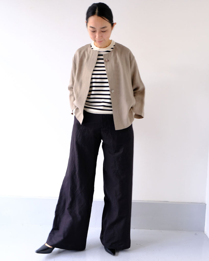 Khaki(リネンツイル) *ニット/ラグランニット(オフ×黒)ボトムス/ゲイリートラウザース(黒)