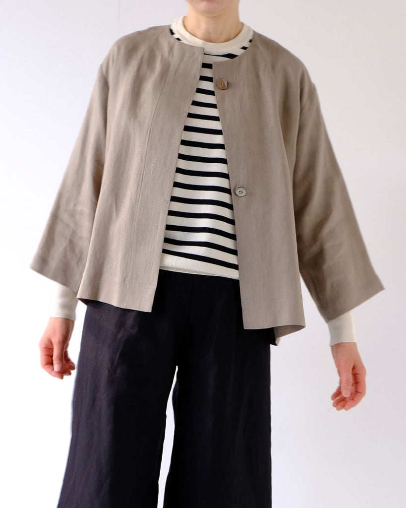 Khaki(リネンツイル) *ニット/ラグランニット(オフ×黒)ボトムス/ゲイリートラウザース(黒)