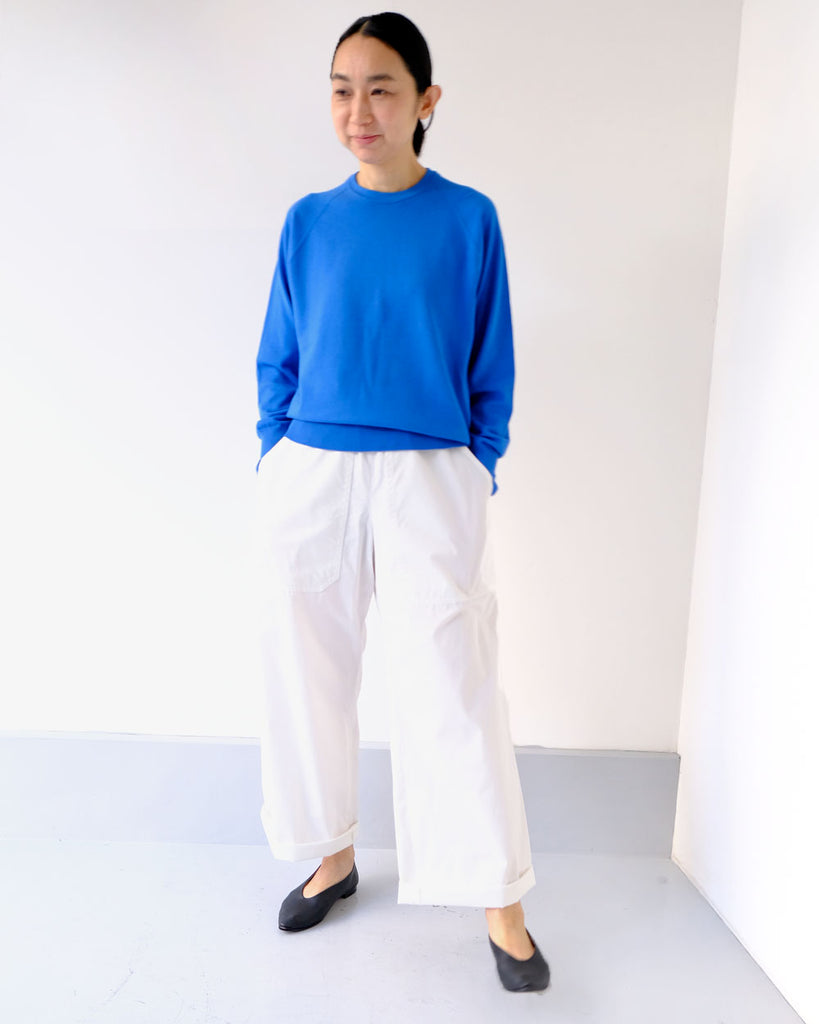 ブルー(無地)/ボトムス:イージーベイカーパンツ(白)