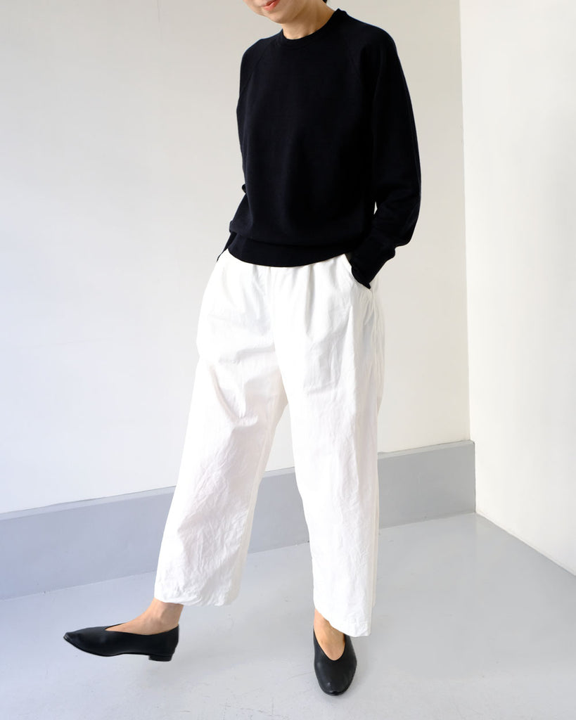 ブラック(無地)/ボトムス:新チューブパンツパンツ(白)