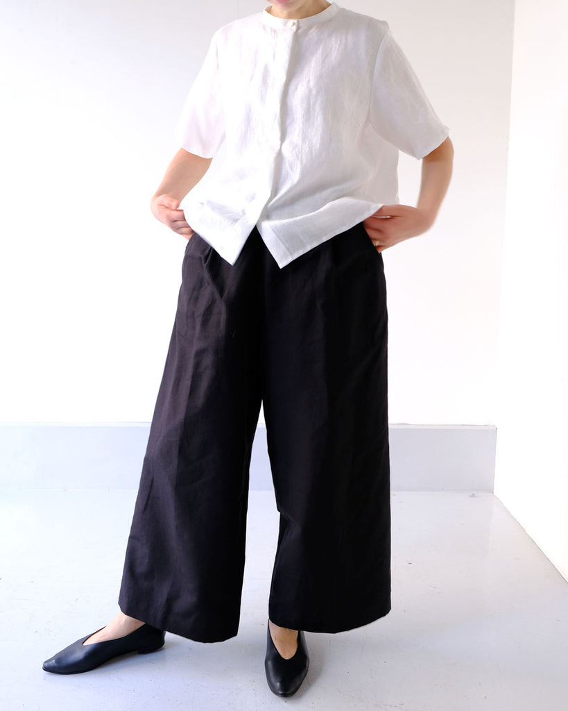 Black(コットンリネン) *トップス/スタンドカラー半袖ブラウス(白)