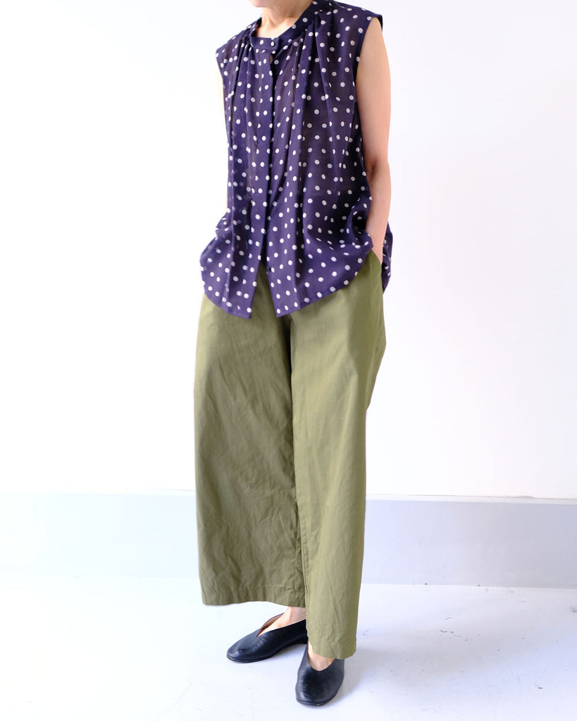 Khaki(コットン) *トップス/ノースリーブギャザーブラウス(ネイビードット)