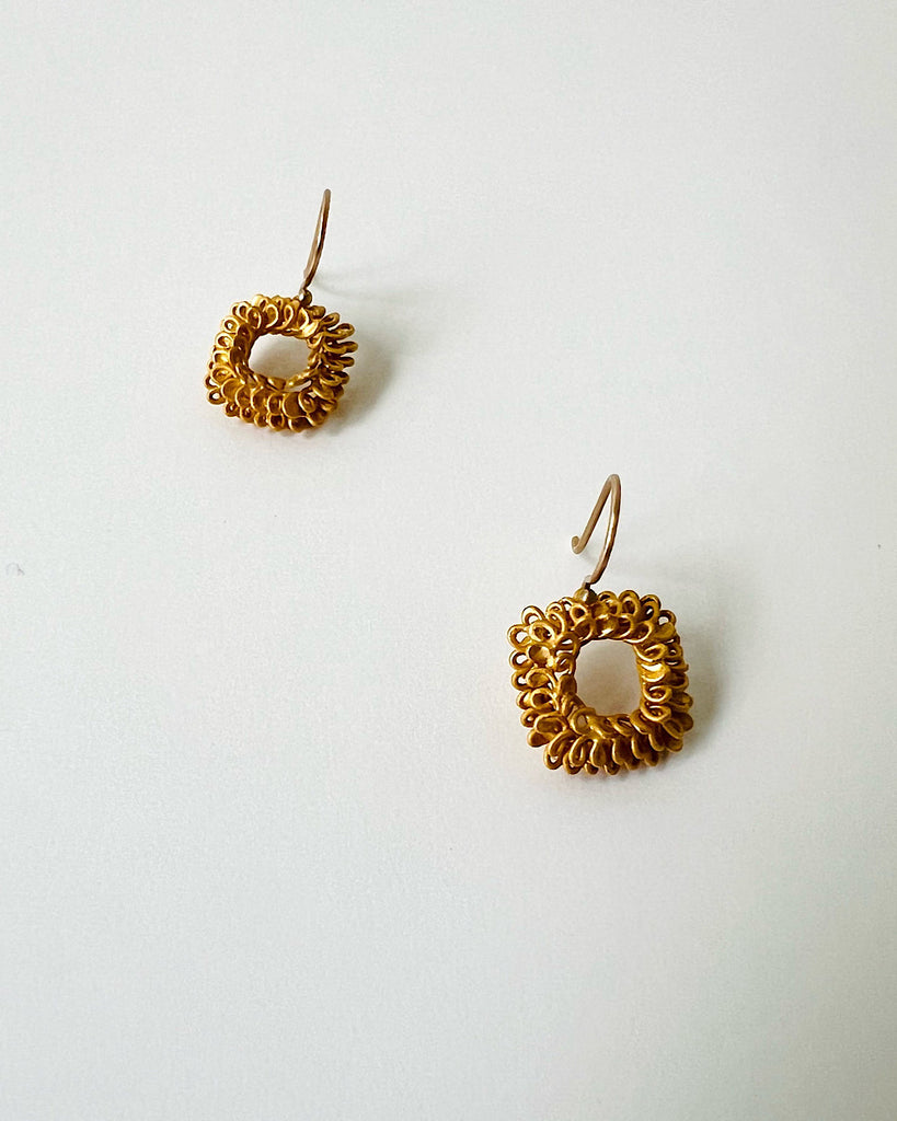 Sayumi Yokouchi coil earrings small square