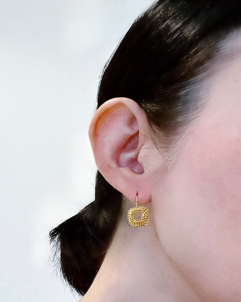 Sayumi Yokouchi coil earrings small square