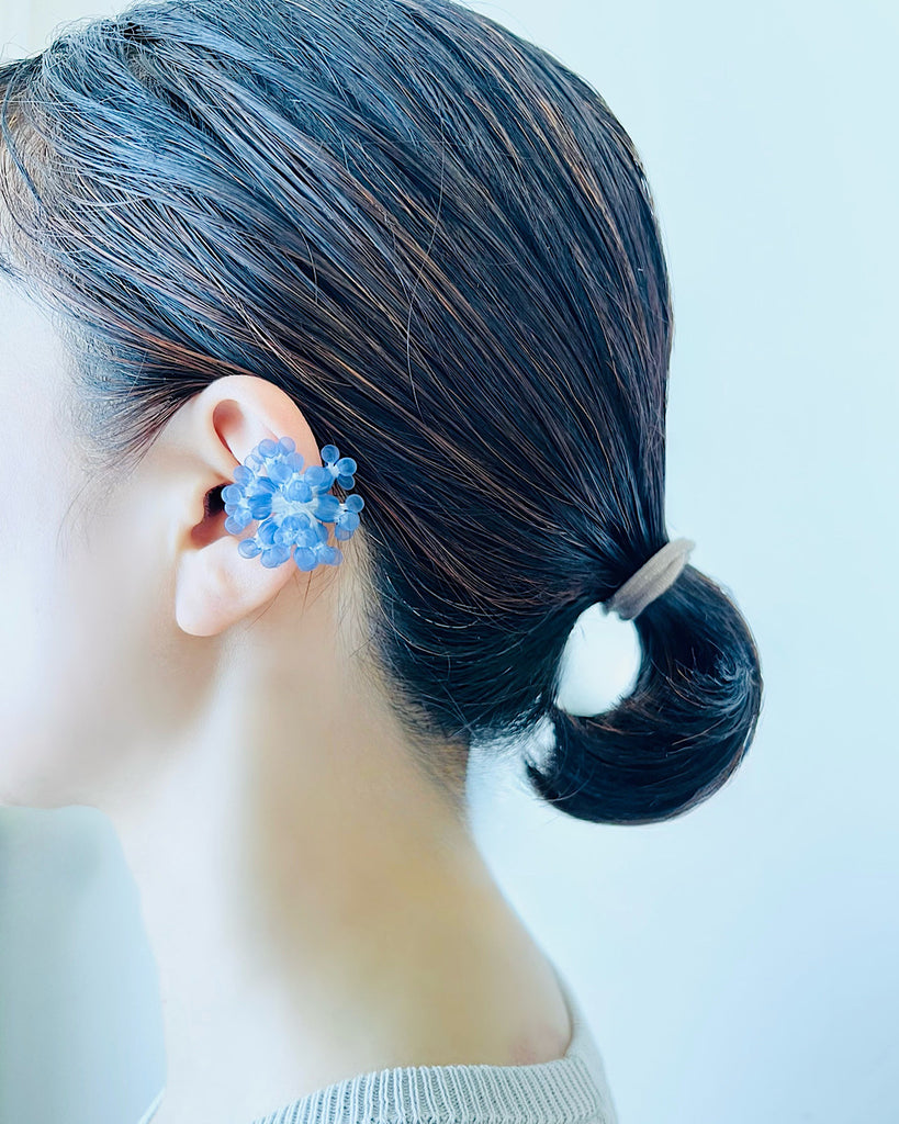 MIONASHIMIZU shibori tsubu 1 clip-on earrings light blue
