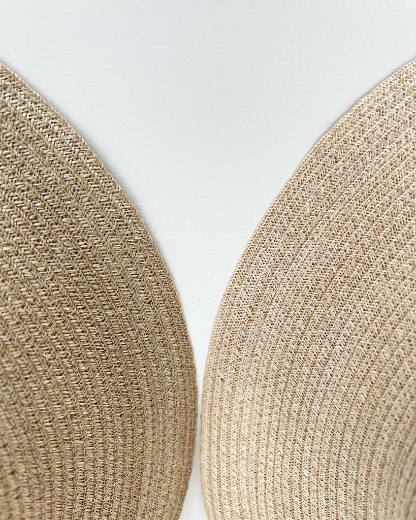 左 ナチュラル、右 アイヴォリー