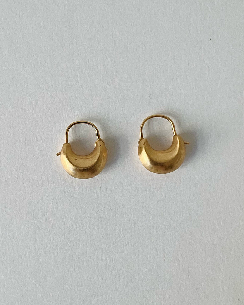 atelier ess SMALL CRESCENT ピアスゴールドカラー