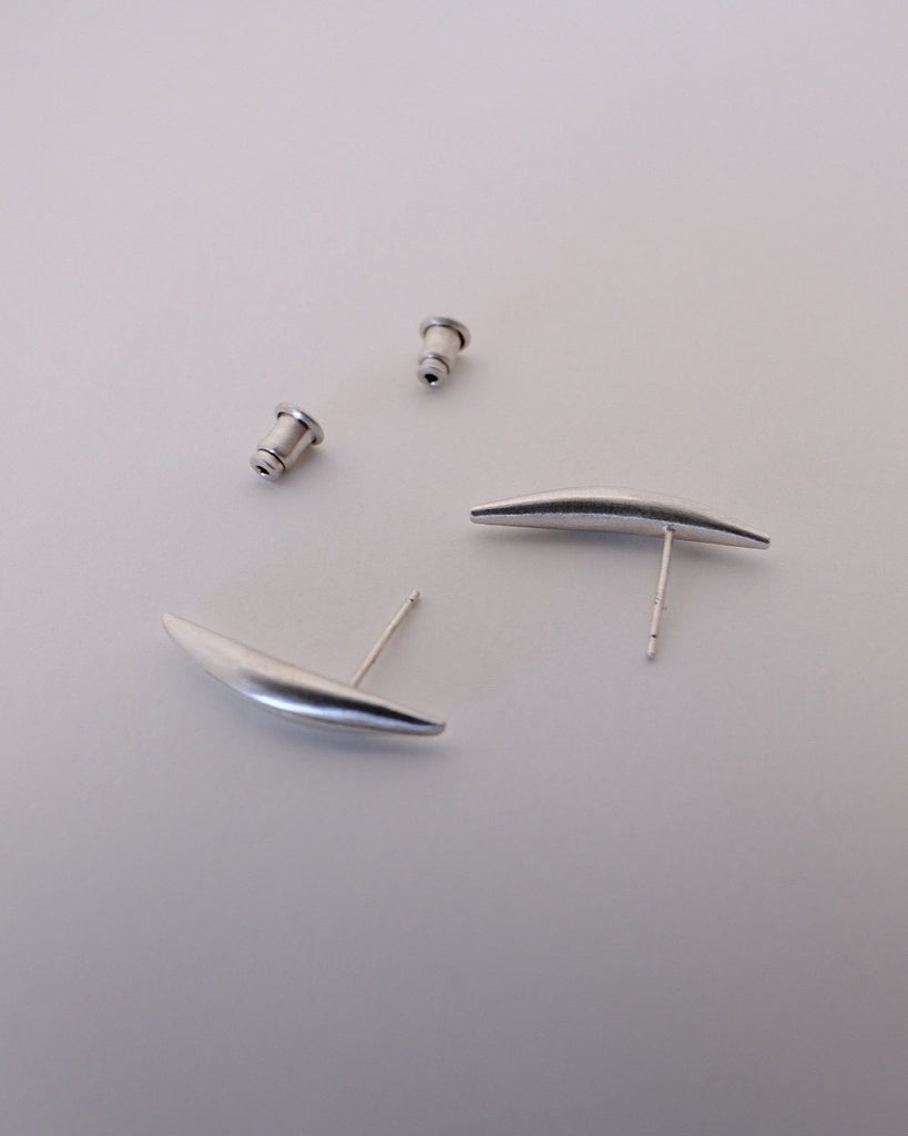 atelier ess CRESCENT SPIKE ピアス シルバー