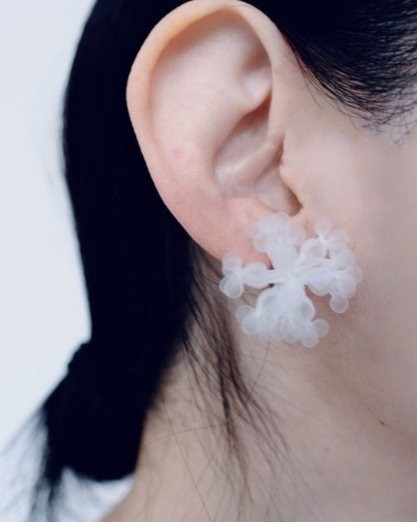 MIONASHIMIZU shibori tsubu 1 pierces white