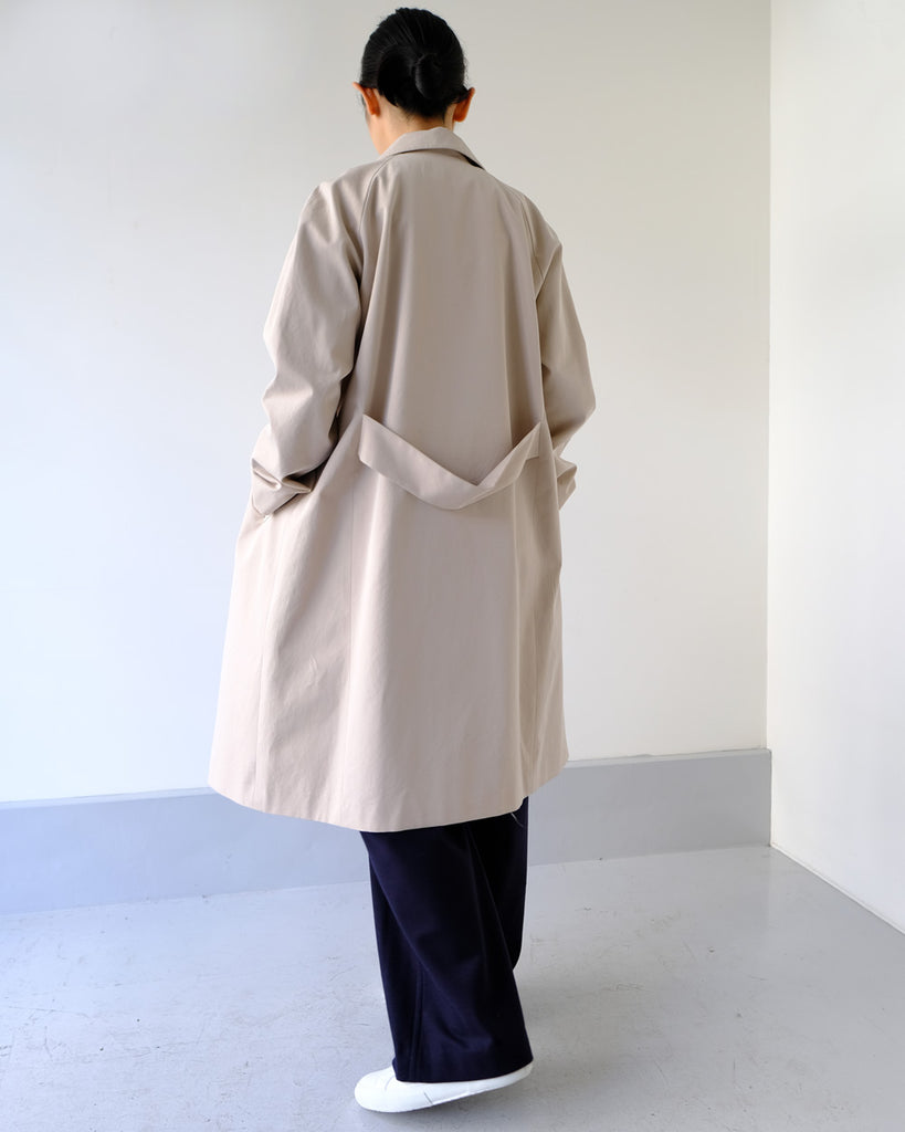 サーモンベージュ（コットン）　*ボトムス／Martheウールパンツ（ネイビー）