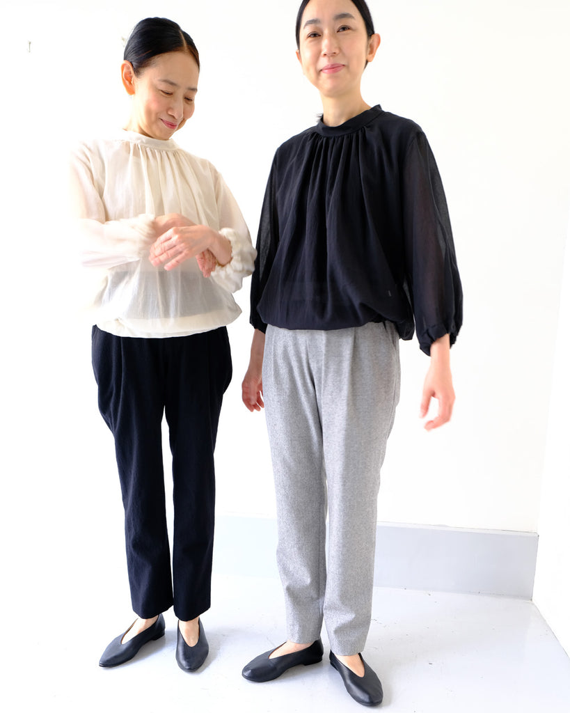クリーム、ブラック　*ボトムス（ペンシルパンツ）