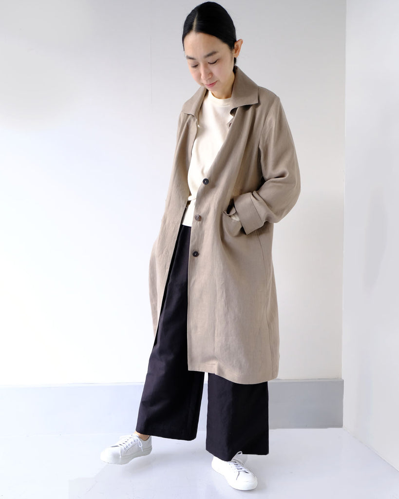 カーキ（リネンツイル）*インナー／ラグランニット（オフ）　ボトムス／新チューブパンツ（ブラック）