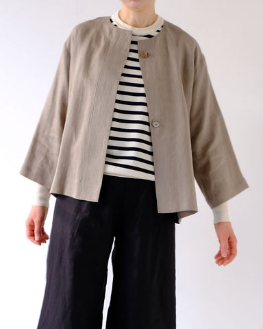 Khaki(リネンツイル)  *ニット/ラグランニット（オフ×黒）ボトムス/ゲイリートラウザース（黒）