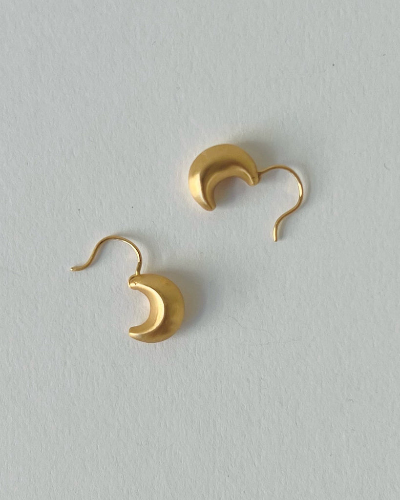 atelier ess SMALL CRESCENT ピアスゴールドカラー