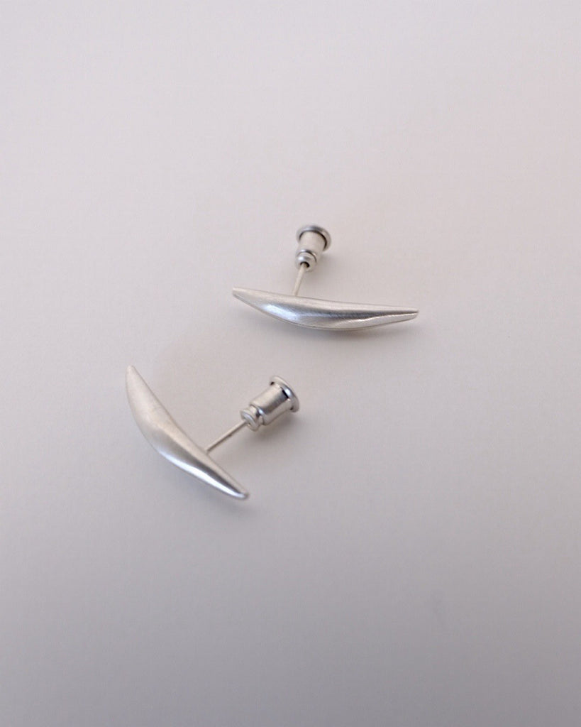 atelier ess CRESCENT SPIKE ピアス シルバー